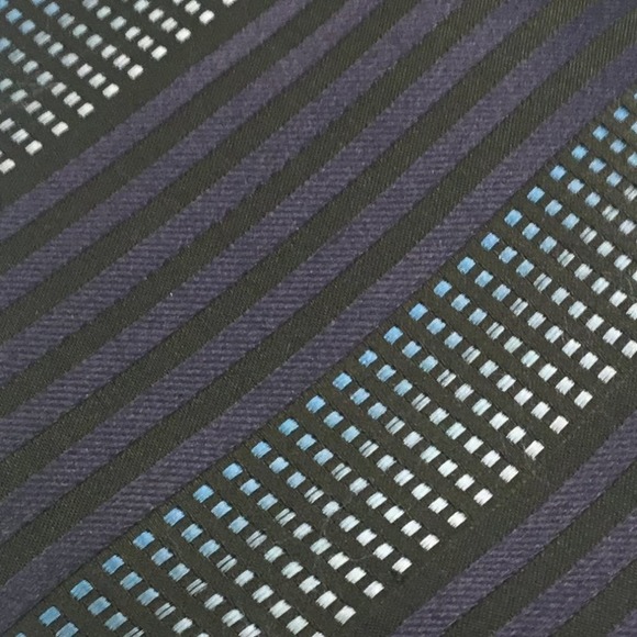 KENNETH COLE REACTION SILK TIE - Picture 2 of 11